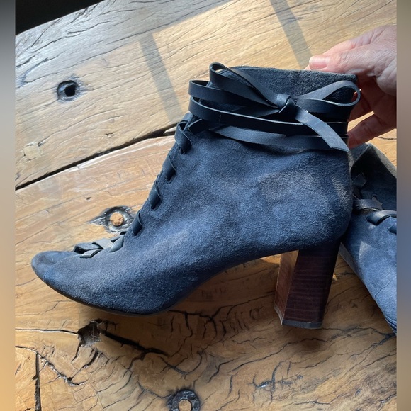 Aerosoles Blue Velvet Pretty Bird Heel Rest Lace Up Peep Toe Boot Size 10 - Picture 1 of 10